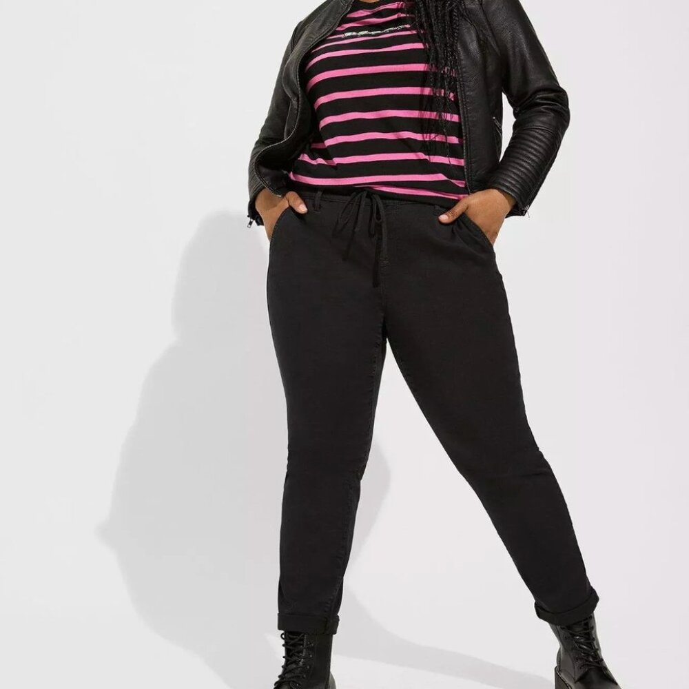 Torrid Pull-On Weekend Straight Stretch Twill Pant black 4x 4 26 BLACK